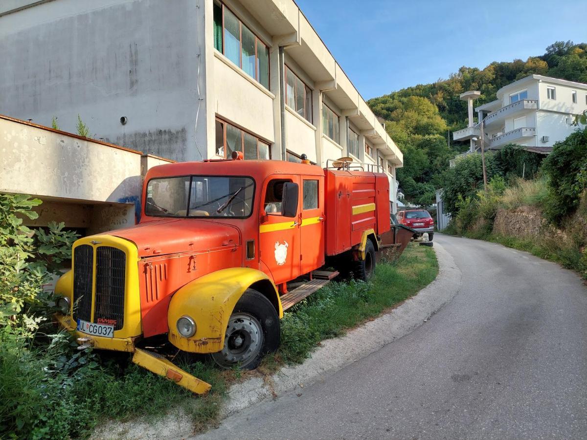 Pirate Backpackers Ulcinj Eksteriør billede