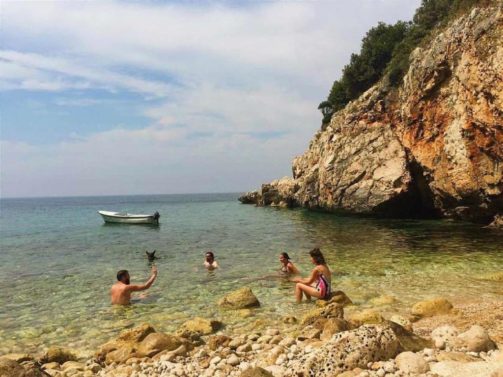 Pirate Backpackers Ulcinj Eksteriør billede