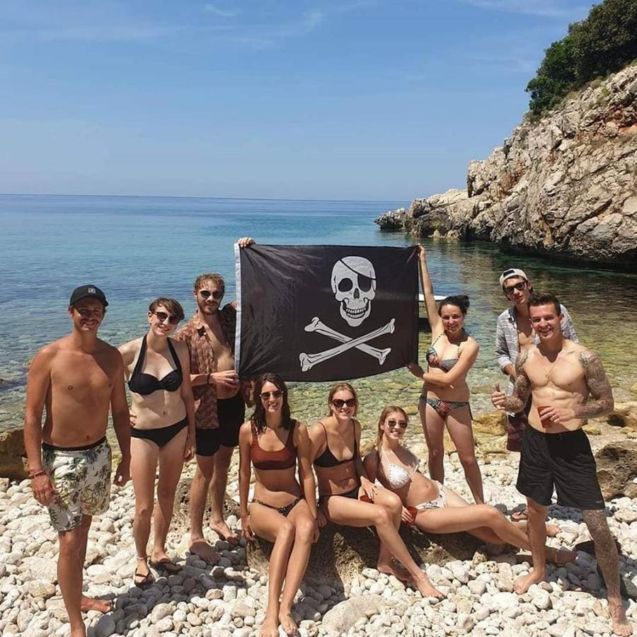 Pirate Backpackers Vandrehjem Ulcinj Eksteriør billede